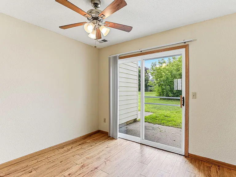 Victoria Townhomes — Photo 11