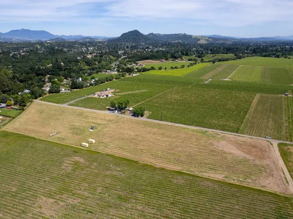 835 Dry Creek Road, Healdsburg, CA 95448