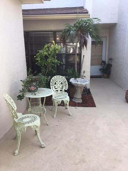 1st image of 521 Summerset Ct