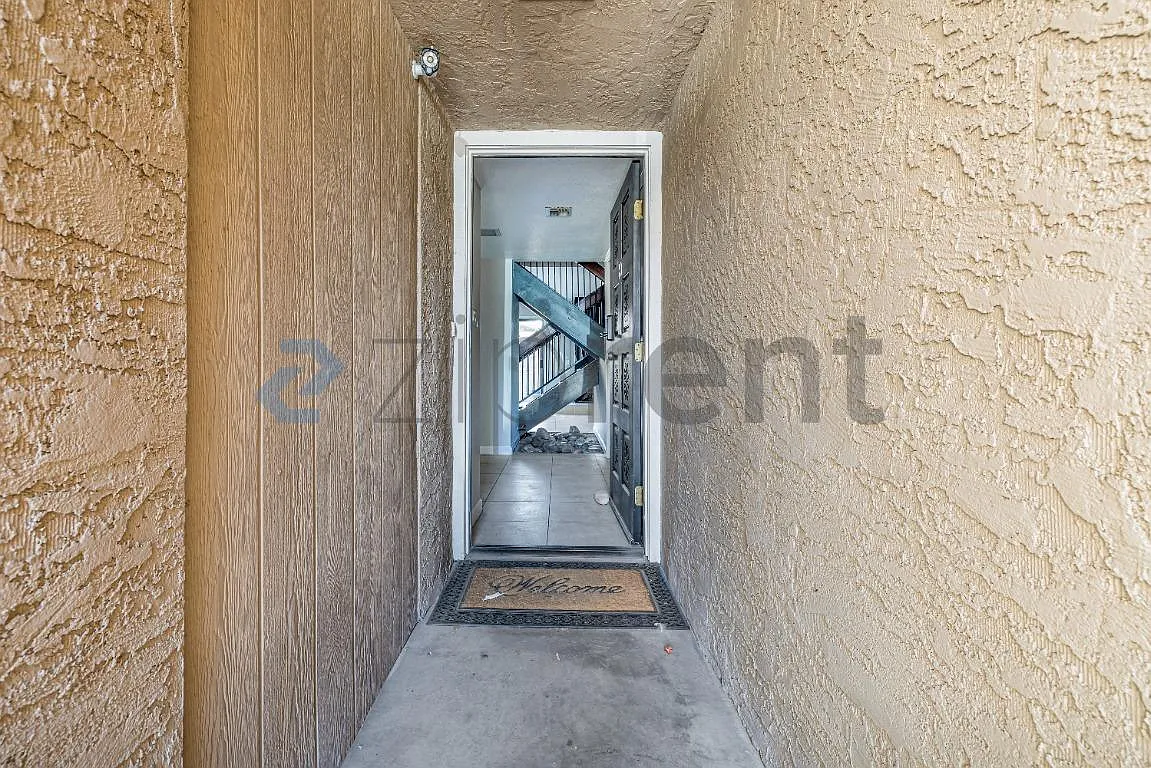 3 bed, 2.5 bath, 1580 sqft, $2,670 — Photo 3