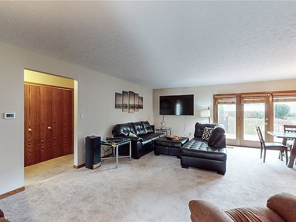 3rd image of 208 Park Place Dr