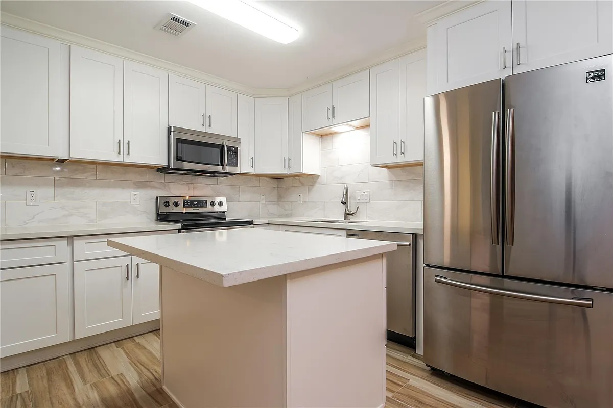 Building Photo - 12633 Memorial Dr #243