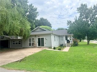 402 El Paso St SE, Gravette, AR 72736
