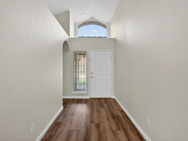 104 Flindell Way — Photo 3