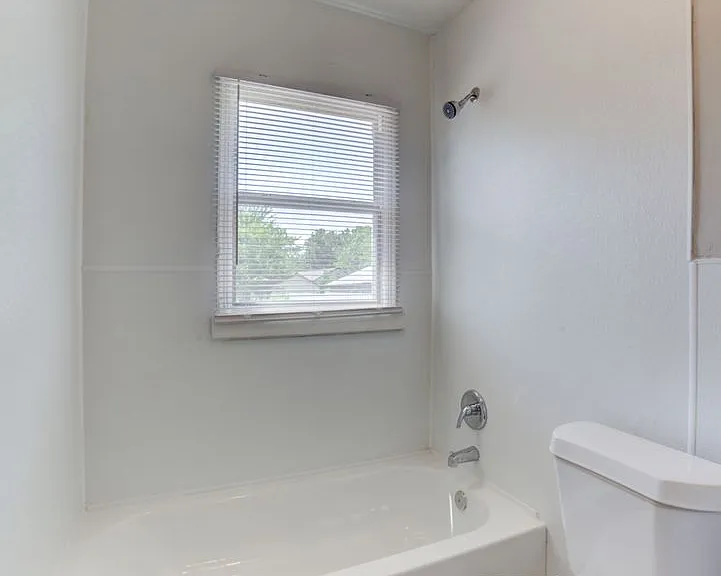 1020 E Apache St — Photo 12