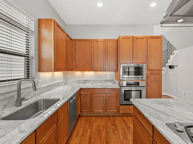1410 Knox St — Photo 17