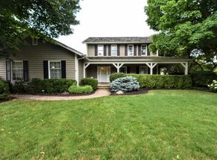 1008 Springhaven Dr, Libertyville, IL 60048