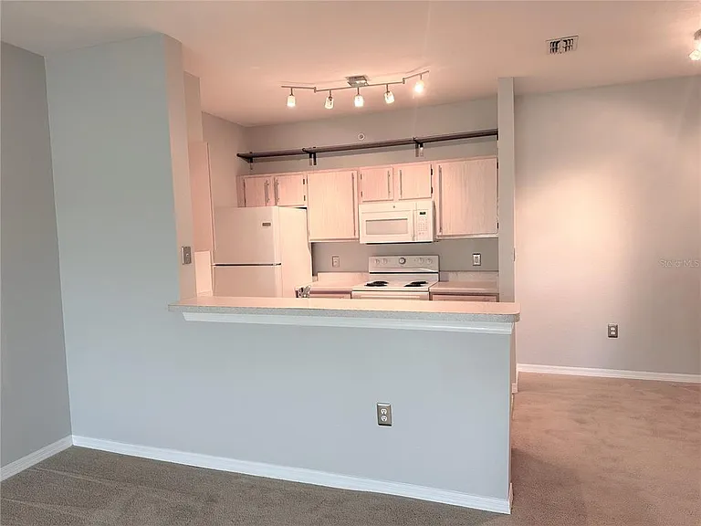 5475 Vineland Rd #8304 — Photo 12