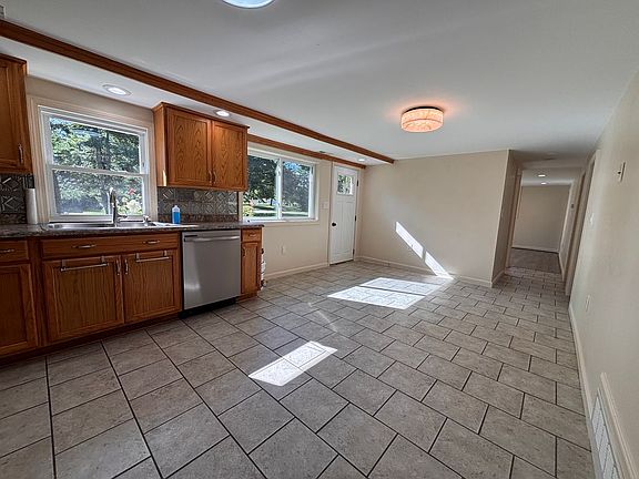 3rd image of 65 Old Brooklyn Tpke APT B