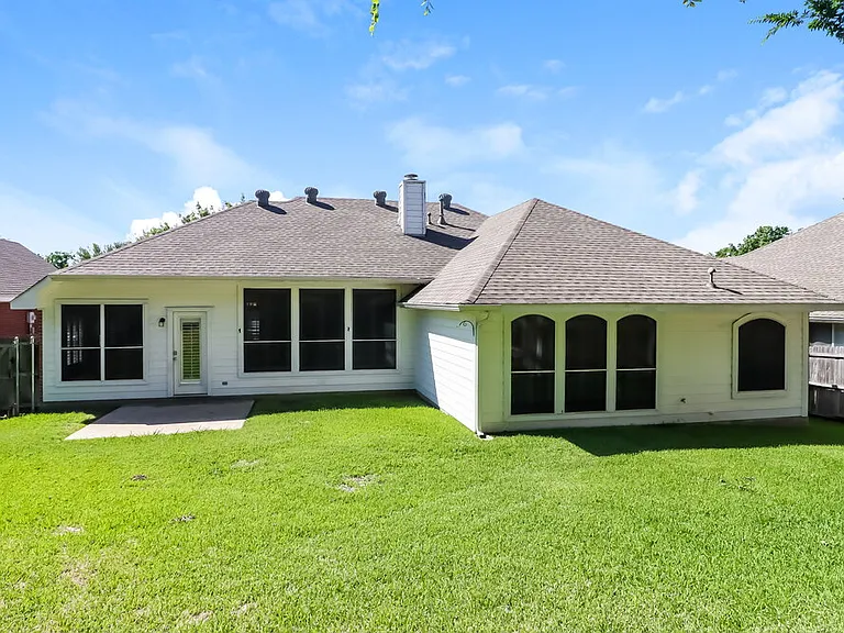 1933 Perry Dr — Photo 16