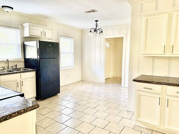 3rd image of 512 Broadmoor Ave