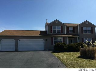 8889 Honeycomb Path, Cicero, NY 13039