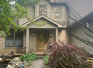 28200 Simmons Rd, Perrysburg, OH 43551