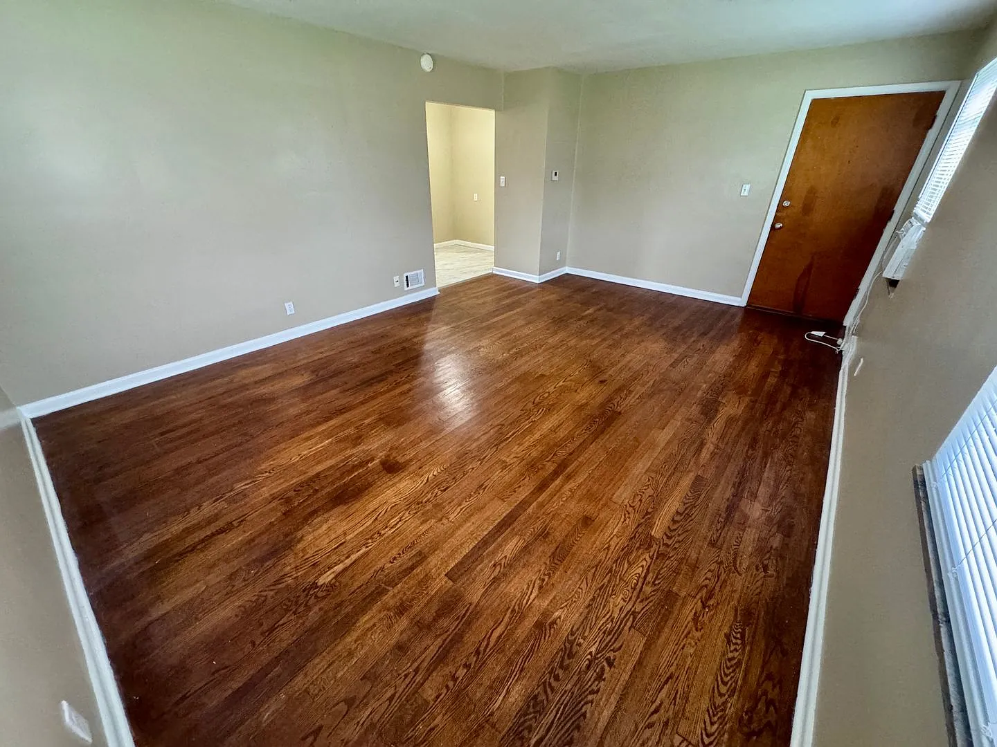 1 Bedroom - Grandview Area — Photo 4