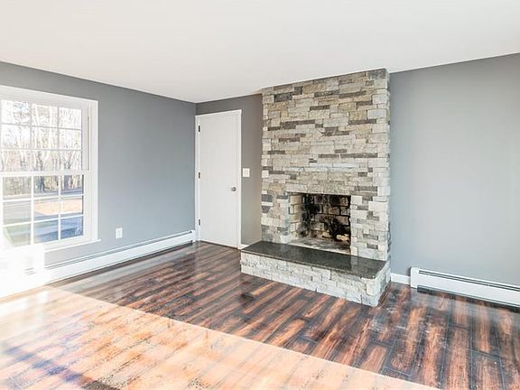 3rd image of 155 Holcomb St