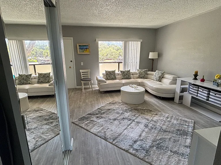 500 Glenwood Cir #5XX — Photo 9