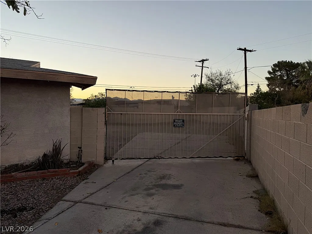 3 bed, 2.0 bath, 1438 sqft, $1,595 — Photo 3