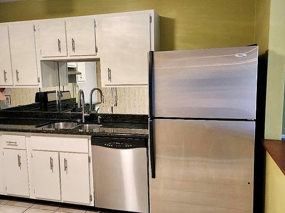 4th image of 3604 Candlewyck Club Dr APT E