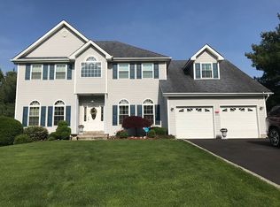 25 Timber Ridge Dr, Hauppauge, NY 11788
