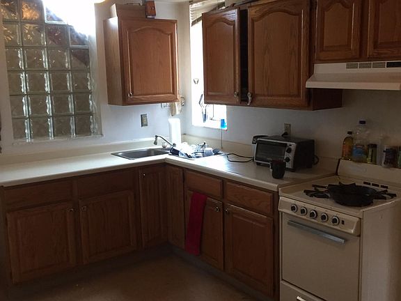 Clean, Large kitchen