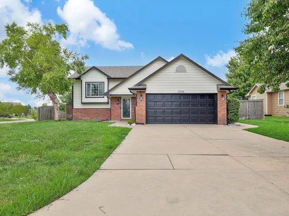 12210 E Ayesbury Ct, Wichita, KS 67226