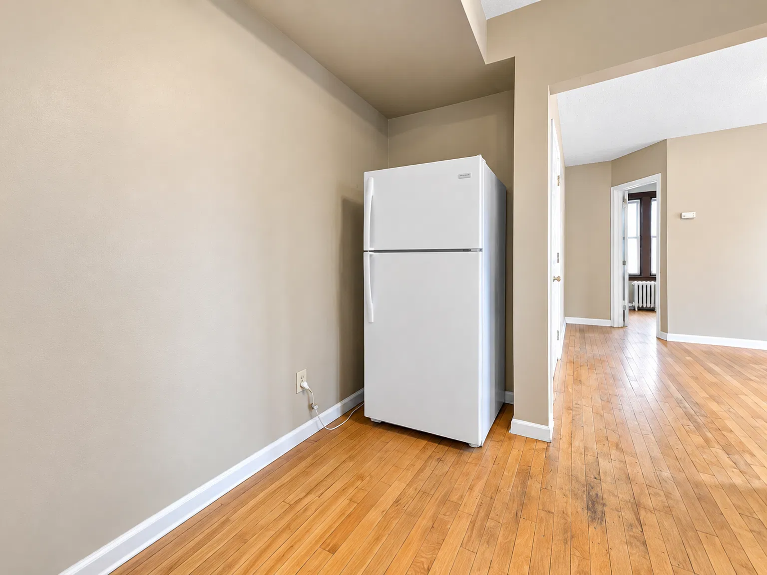 Affordable 2 Bedrooms with Garages Available for Rent- Pet Friendly — Photo 2