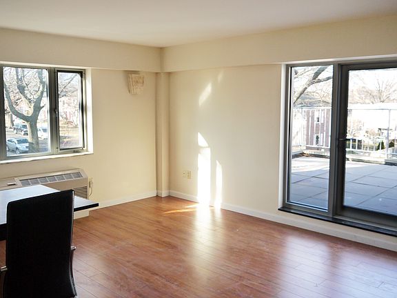 2nd image of 6506 Grand Central Pkwy APT 3A