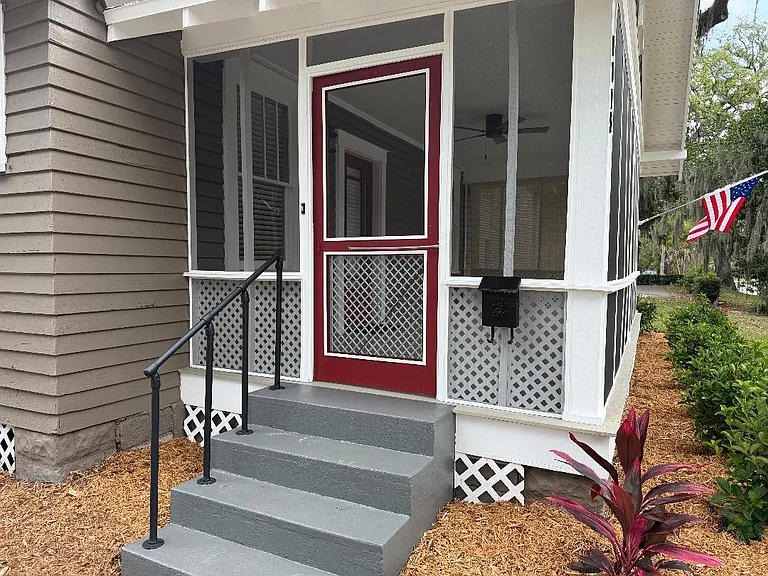 1115 Elmwood St — Photo 3