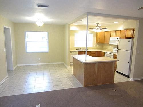 3rd image of 10798 124th Ave N