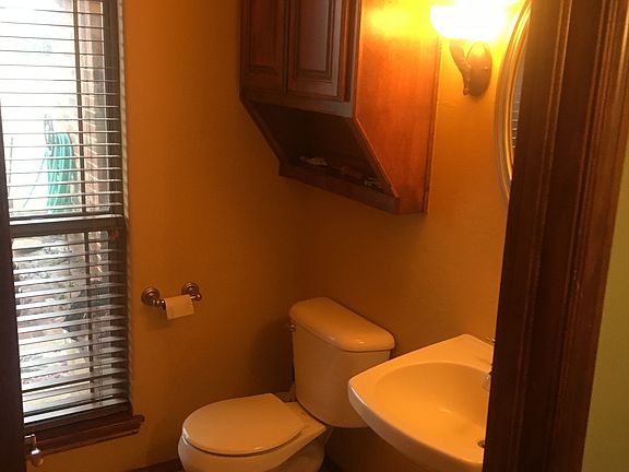1/2 Bathroom