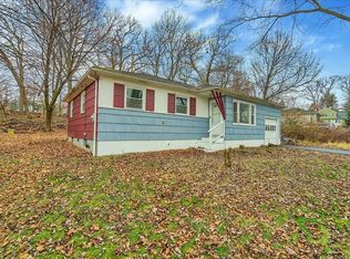 6 Rocky Ln, New Windsor, NY 12553