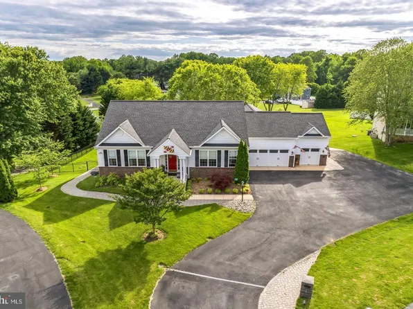 465 Sablewood Dr, Huntingtown, MD 20639