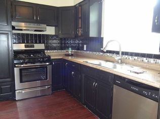 1052 S 4th St, Aurora, IL 60505