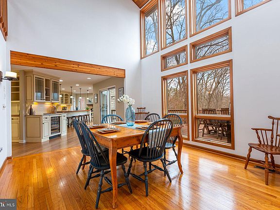 4th image of 422 Ginn Ln