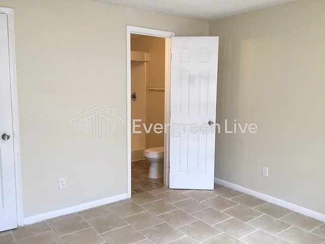 3 bed, 2.0 bath, 988 sqft, $1,345 — Photo 2
