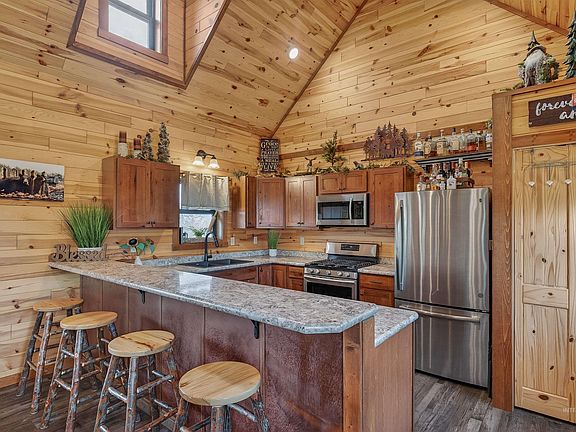 5th image of 467 Santiam Rd