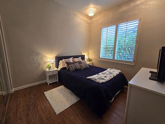 2nd image of 3276 Stonehurst Dr