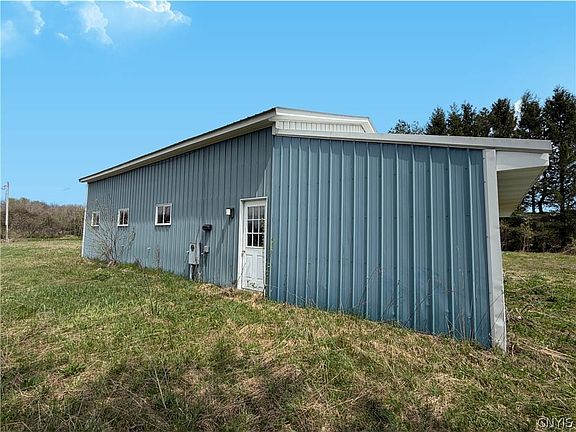 3rd image of 696 Russia Rd