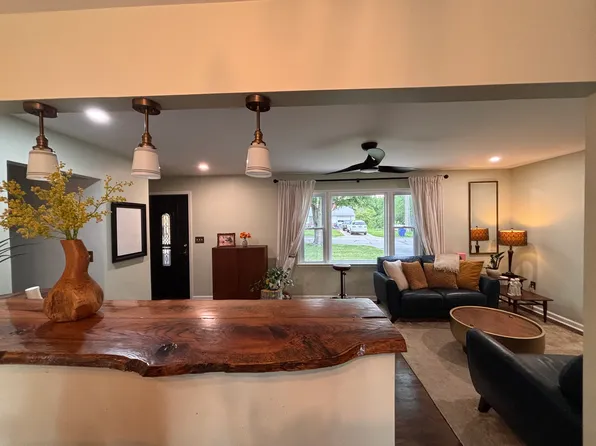 10215 W 56th St, Merriam, KS 66203