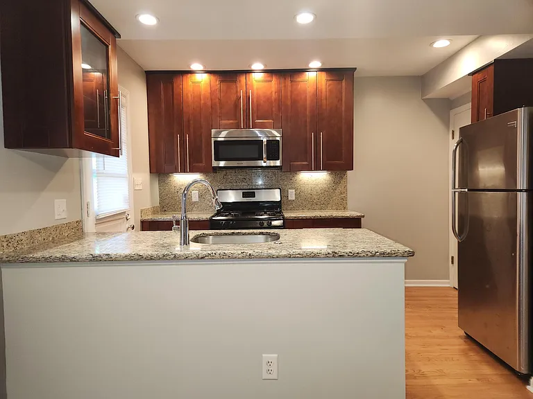 1862 Ashland Ave — Photo 1