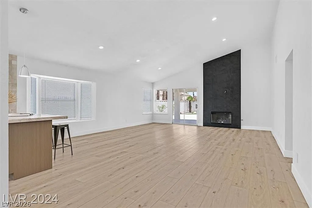 3 bed, 2.0 bath, 1603 sqft, $3,250 — Photo 4