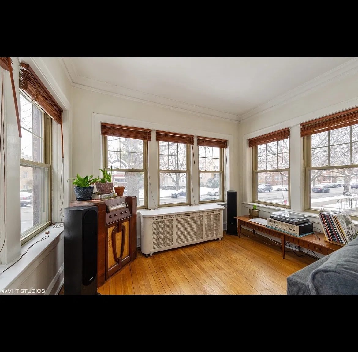 1128 S Oak Park Ave — Photo 1