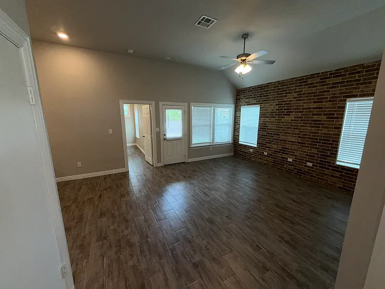3314 Fenway Cir — Photo 6