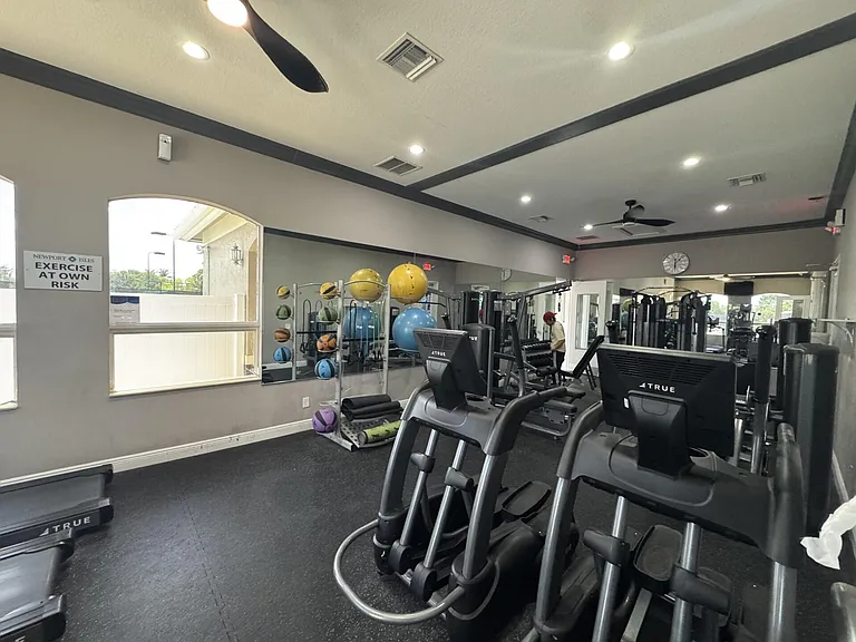 1804 SW Jamesport Dr — Photo 41