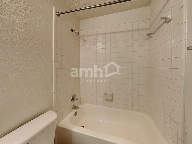 300 Trailwood Dr — Photo 16
