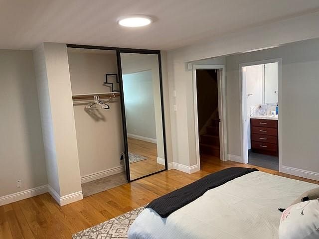 1st image of 1050 Lakeview Way