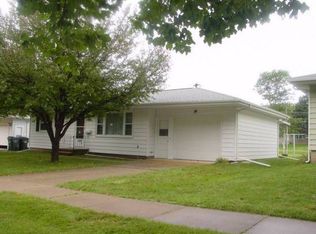 2406 Victoria Dr SW, Cedar Rapids, IA 52404
