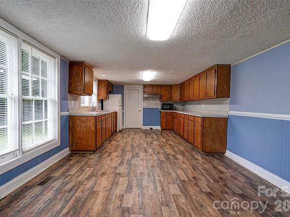 5th image of 1726 Metcalf Rd