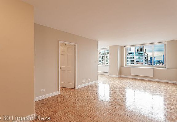 4th image of 30 W 63rd St APT 27M