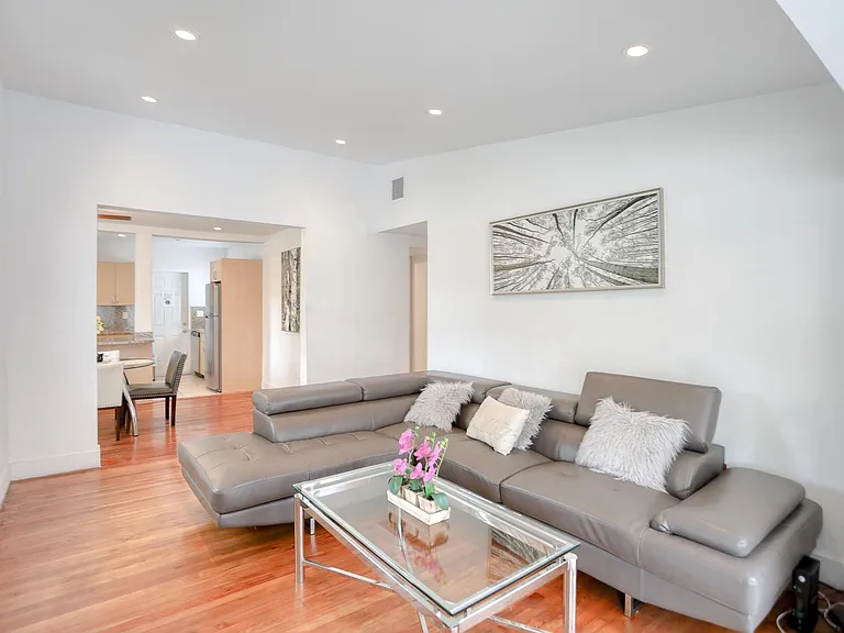 13875 NE 16th Ave — Photo 14